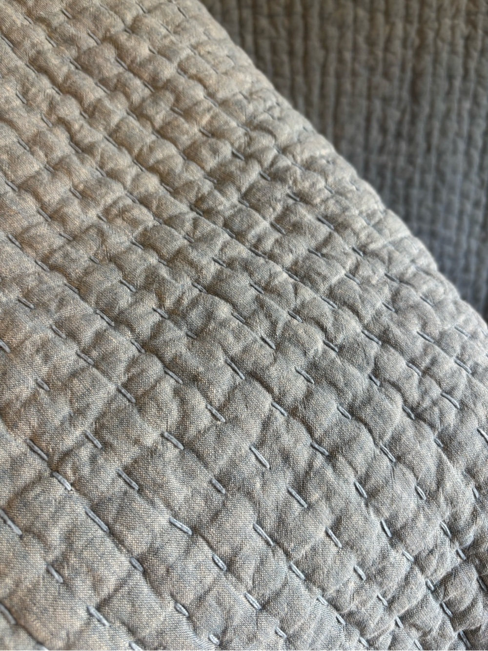 Pair of Pottery Barn Pick Stitch Cotton Linen Shams- King- Chambray - Picture 4 of 10